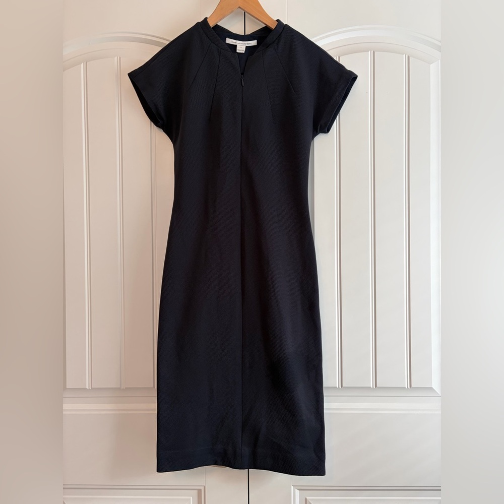 Diane von Furstenburg Women's Navy Blue Short Sleeve Dress Size 2 Career